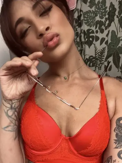 Facetune_16-10-2024-23-43-52