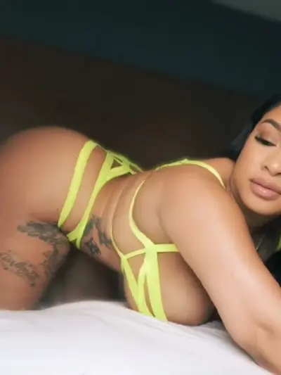 Facetune_13-12-2023-21-47-18