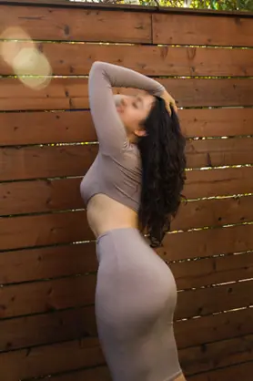 River-fence-pose
