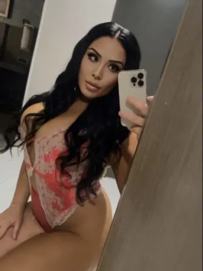Facetune_18-11-2023-18-31-30