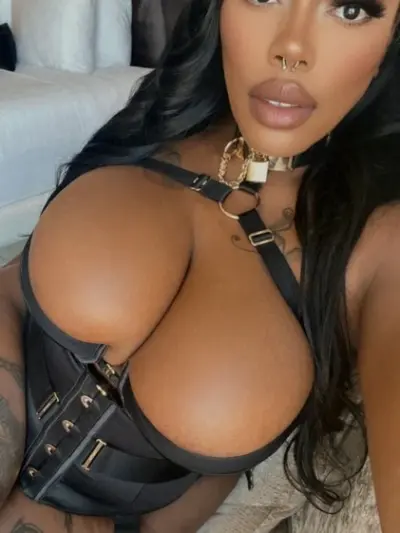 Facetune_09-06-2024-11-47-28