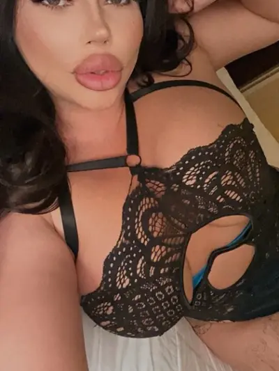 Facetune_22-05-2024-21-39-57